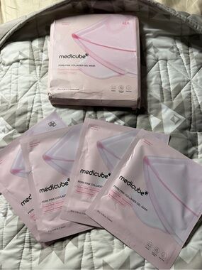Medicube PDRN Pink Collagen Gel Masks- SET OF 4